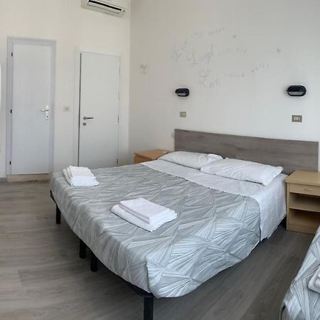 Hotel Laika Римини Экстерьер фото
