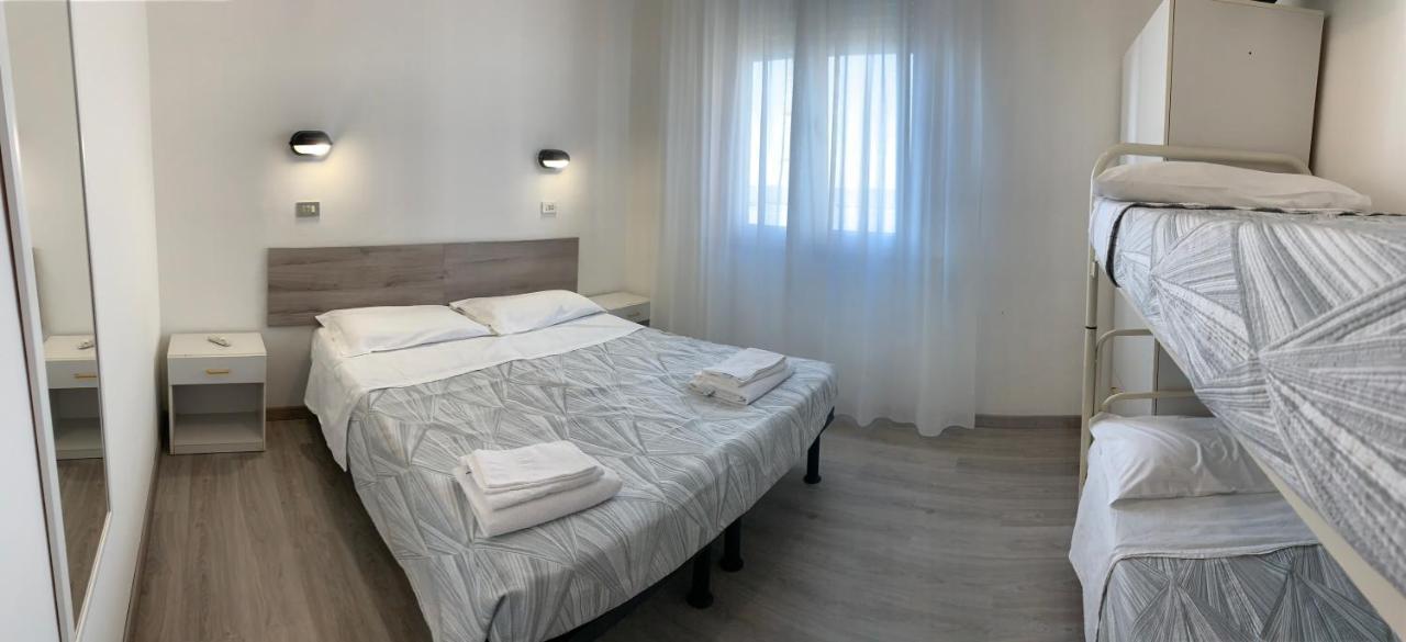Hotel Laika Римини Экстерьер фото