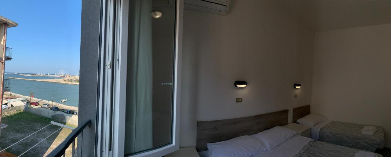 Hotel Laika Римини Экстерьер фото