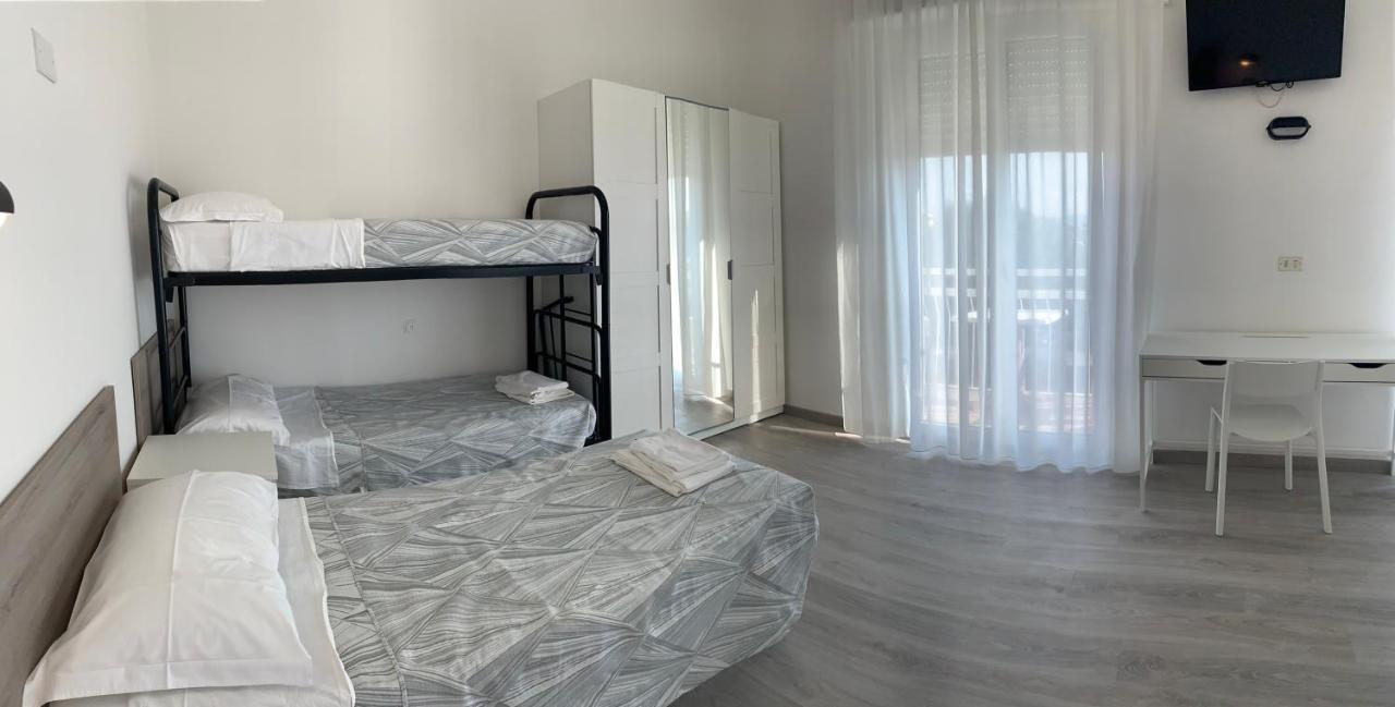 Hotel Laika Римини Экстерьер фото