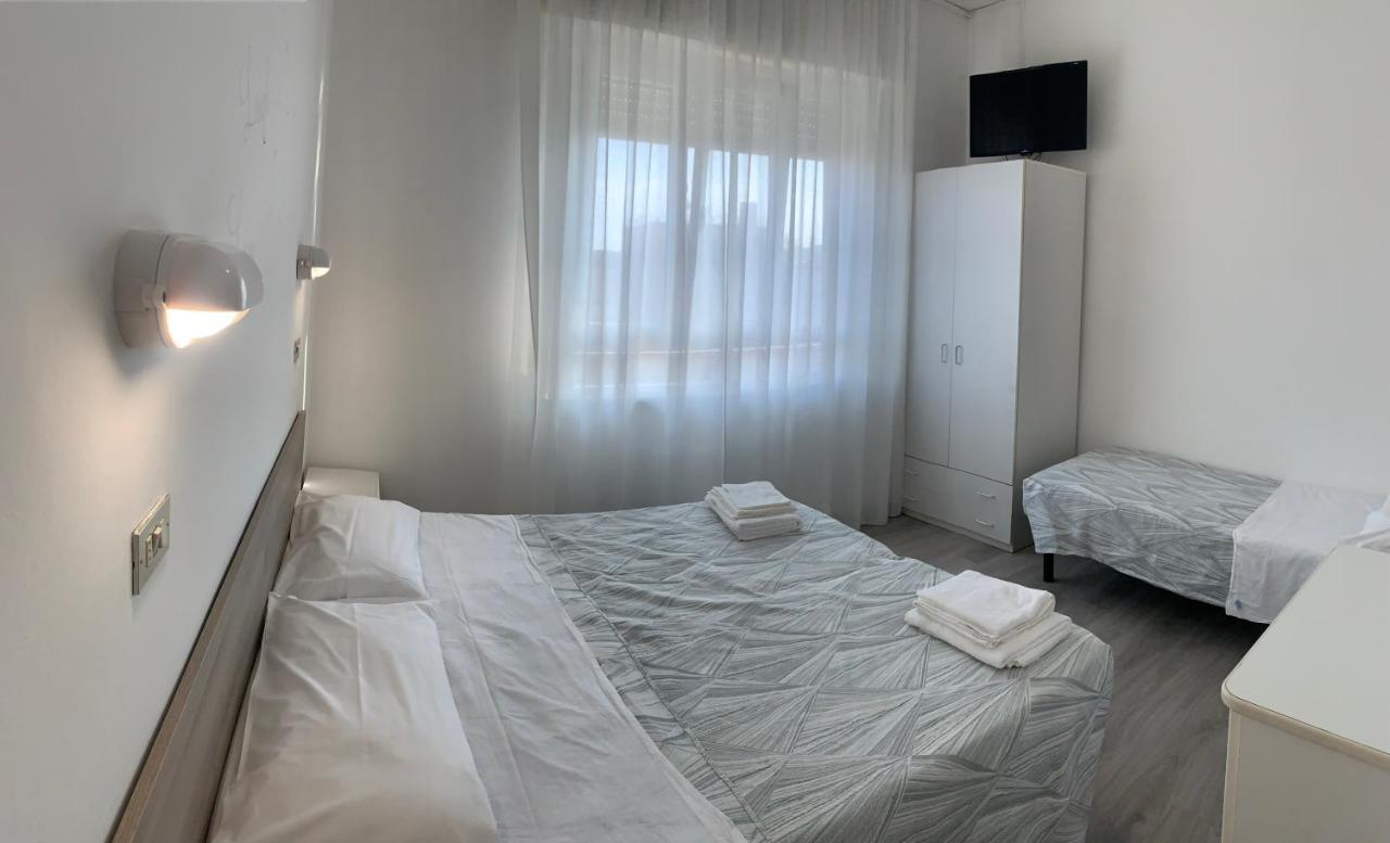Hotel Laika Римини Экстерьер фото