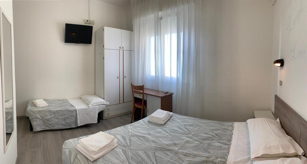 Hotel Laika Римини Экстерьер фото