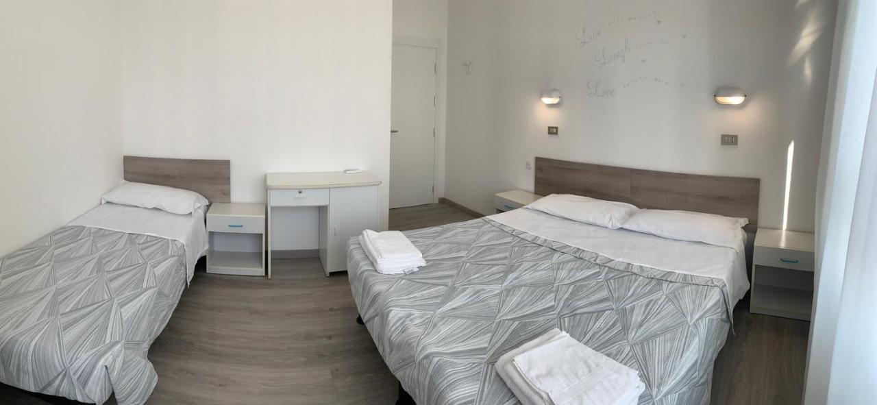 Hotel Laika Римини Экстерьер фото